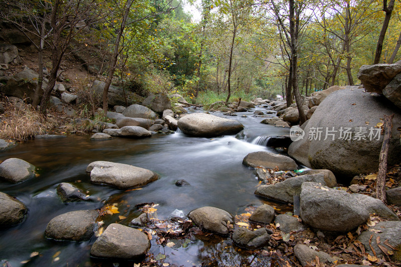 北京神堂峪景点里的溪水慢门摄影