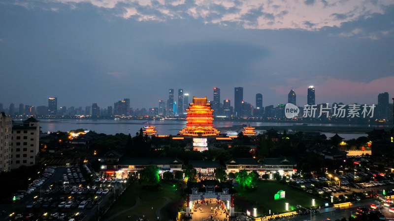 南昌滕王阁夜景航拍东湖区城市夜晚建筑风光