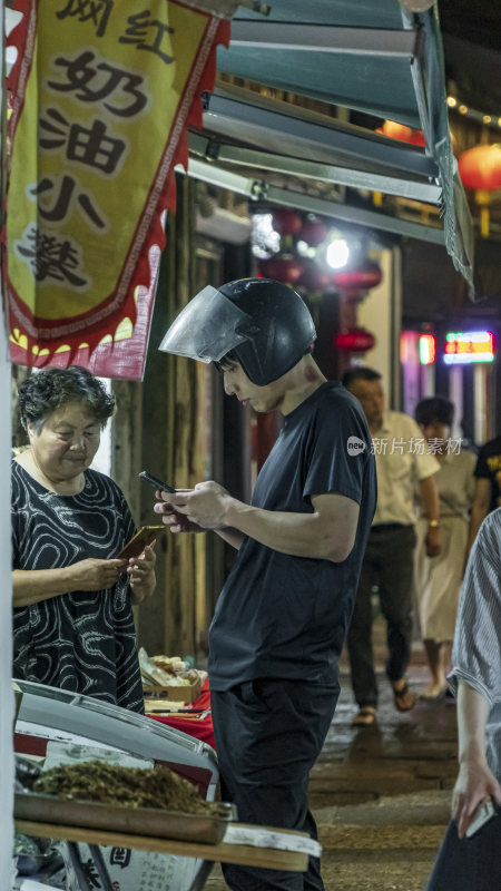 绍兴仓桥直街街道夜景