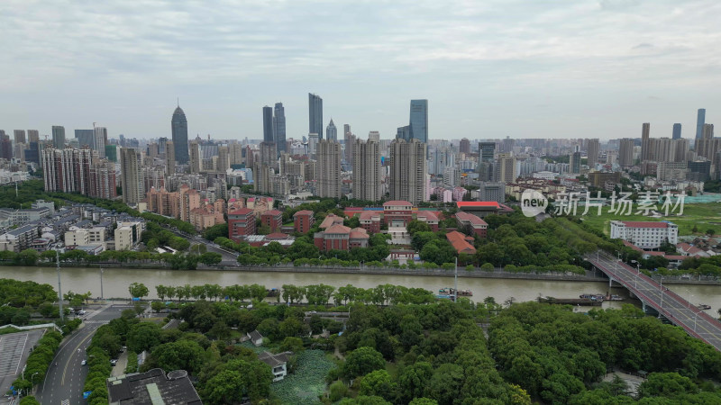 航拍江苏无锡大景城市天际线