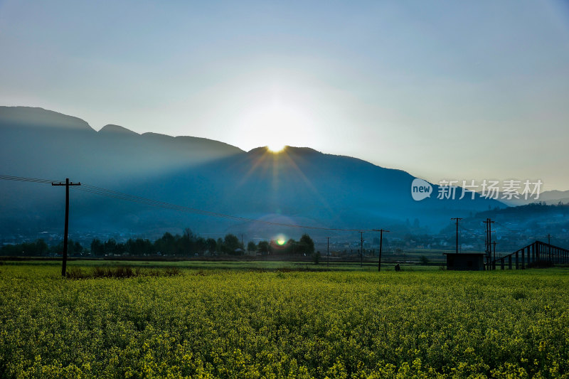 田野山间日出风光