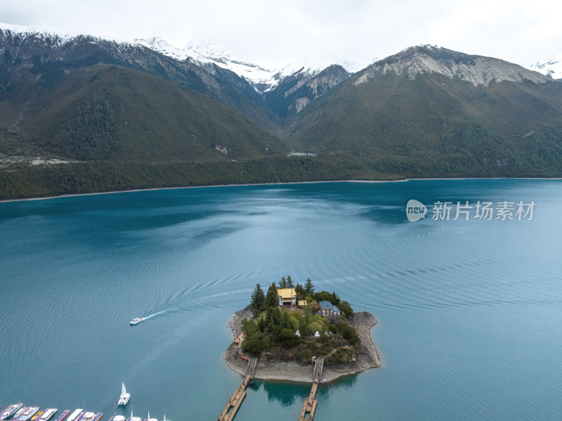 西藏林芝地区巴松错村庄神湖春色高空航拍