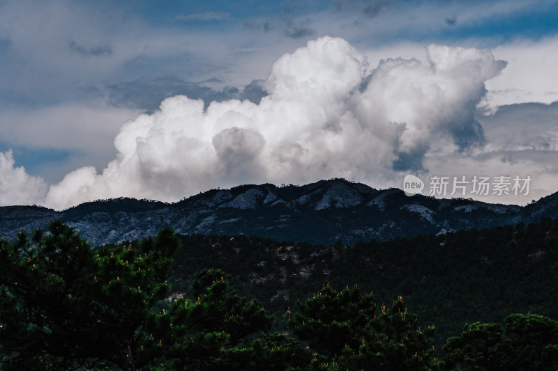 丽江玉龙雪山干河坝山脊线