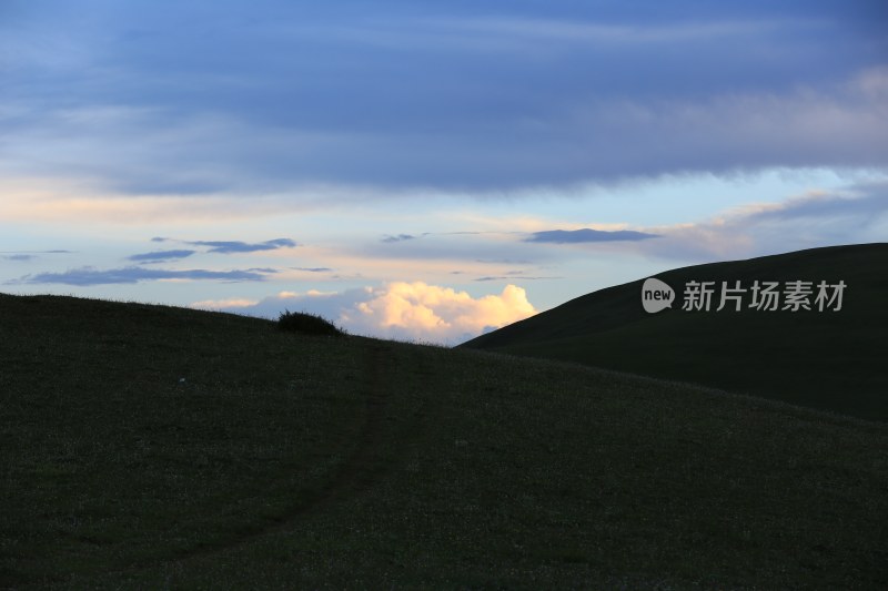 阿坝山脉日落