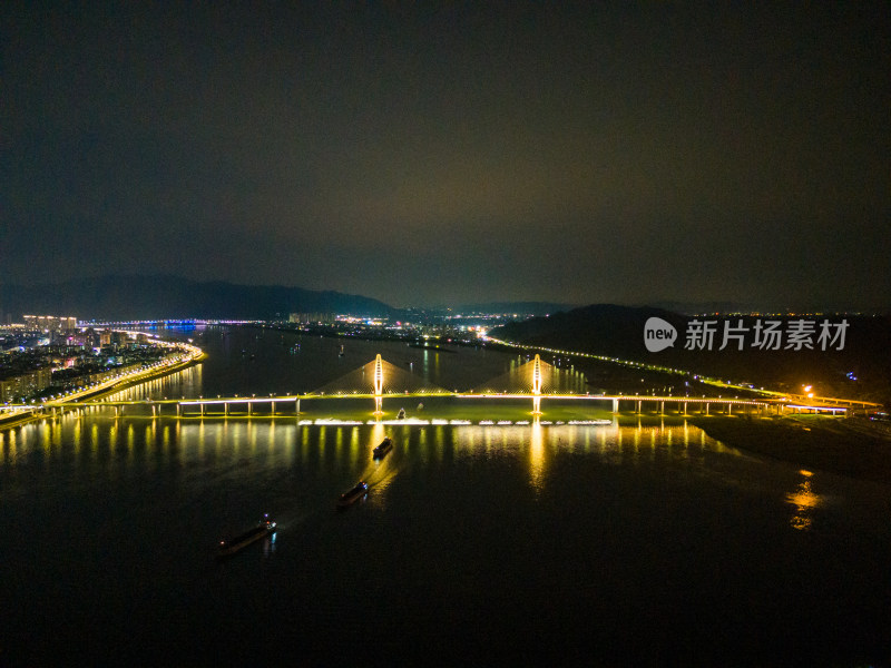 广东肇庆阅江大桥夜景航拍图