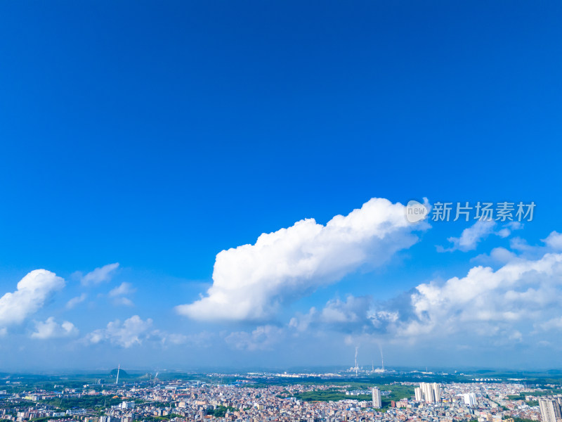 广西来宾城市大景蓝天白云航拍图