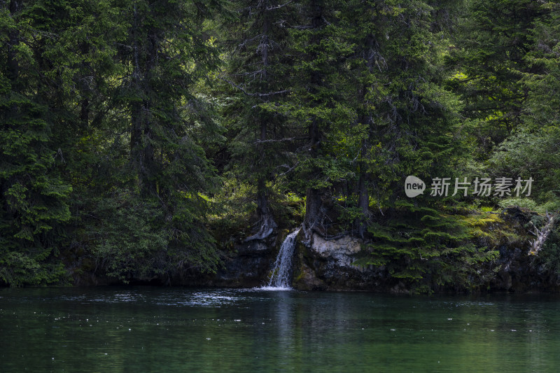 松潘县牟尼沟景区自然山水风光