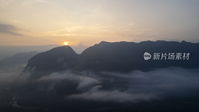 阳山秤架卧佛吐珠景观