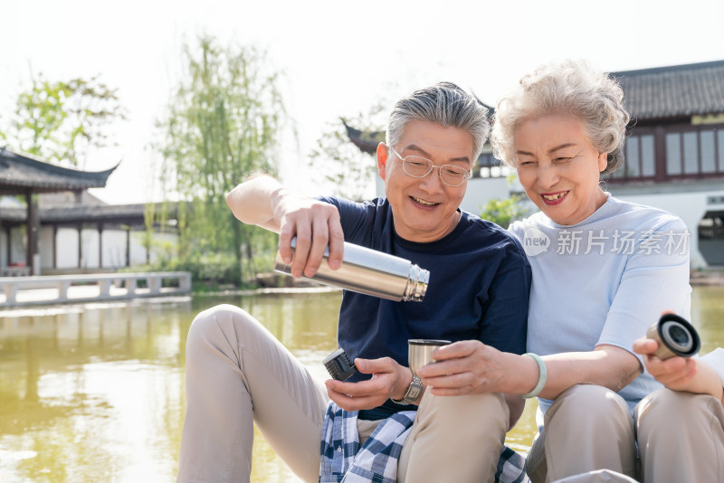 老年夫妻旅游