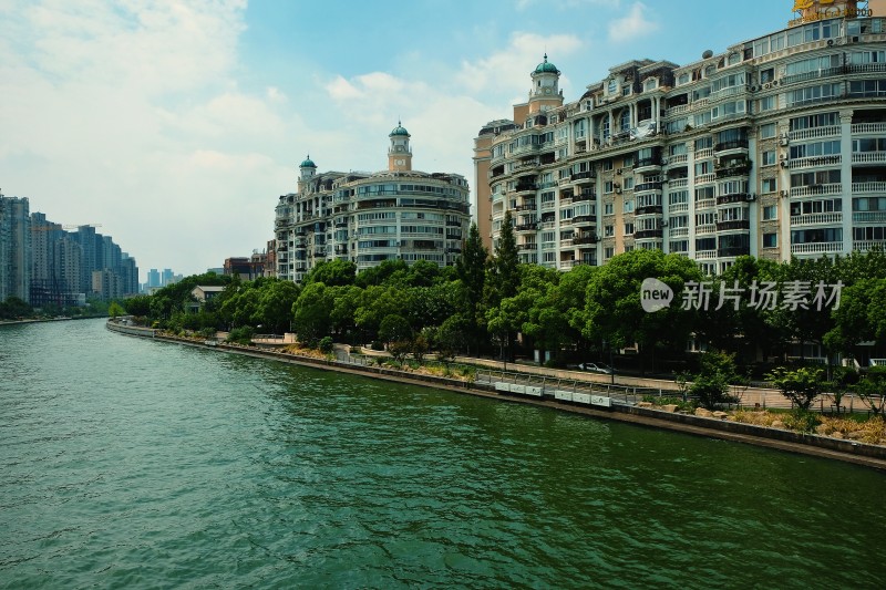 城市河边高楼住房风景