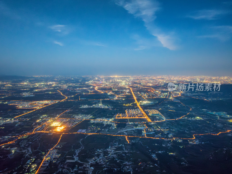 从高山俯瞰北京城市傍晚夜景