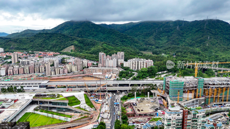 广东深圳龙华区城市交通航拍图