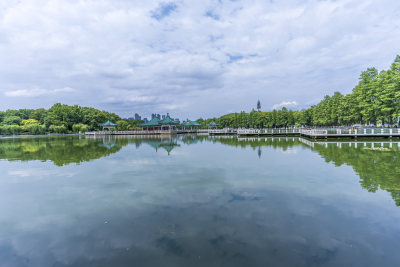 武汉东湖风景区碧潭观鱼景点风光