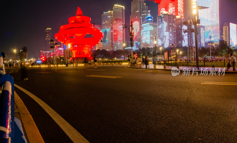 青岛五四广场灯光秀下的城市夜景