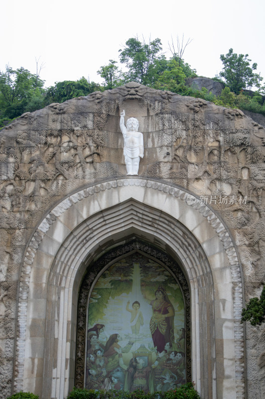 南京牛首山文化旅游区山崖石窟中的佛像壁画