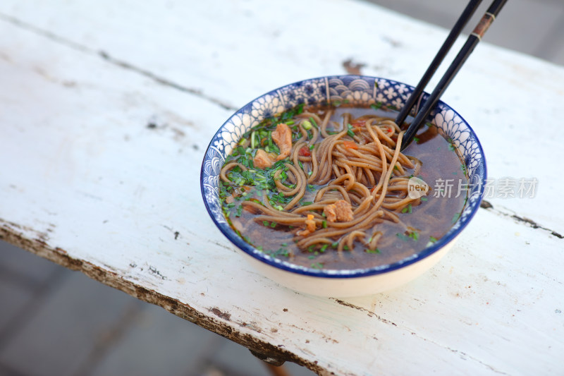 一碗正宗的饸烙面