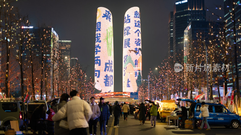 成都交子大道晚上的后备箱市集