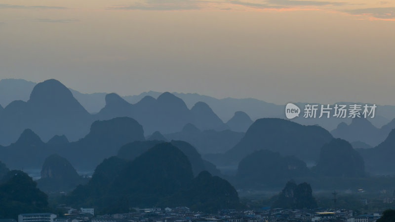 桂林阳朔喀斯特地貌水墨画山水画