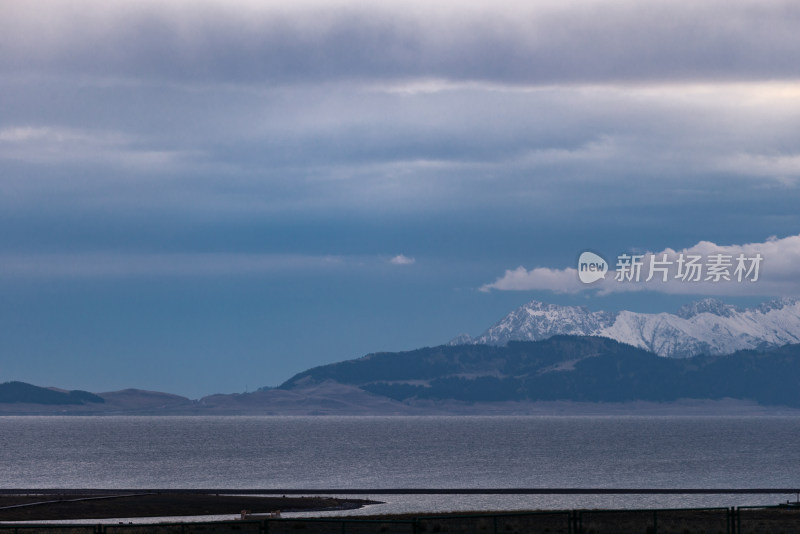 赛里木湖风光