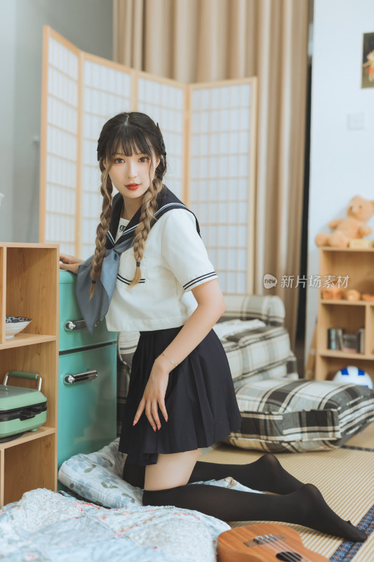 JK制服少女的惬意午后时光