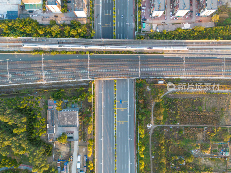 航拍俯瞰城市交通枢纽道路铁路交汇