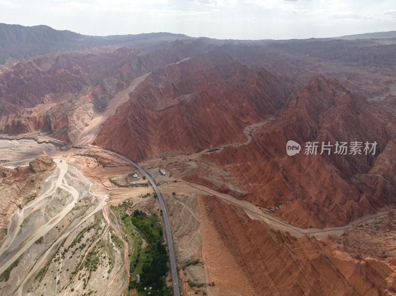 新疆南疆阿克苏库车天山大峡谷丹霞高空航拍