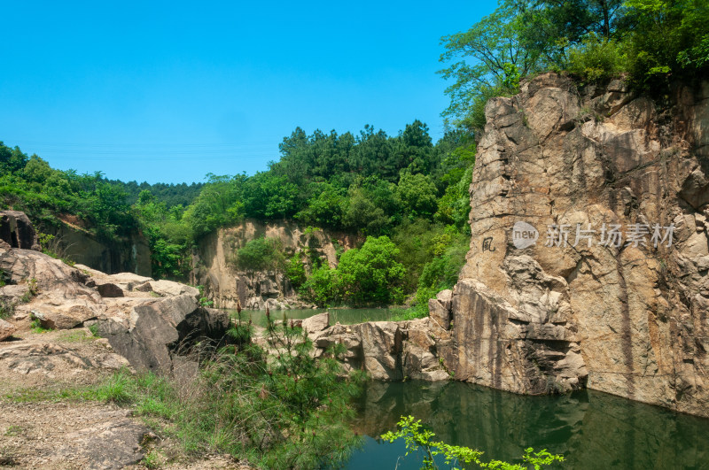 山中的自然风景