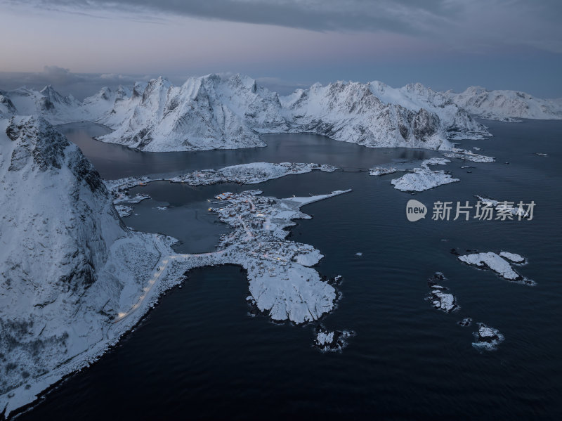 挪威罗弗敦群岛北极圈雷纳冬季雪景高空航拍