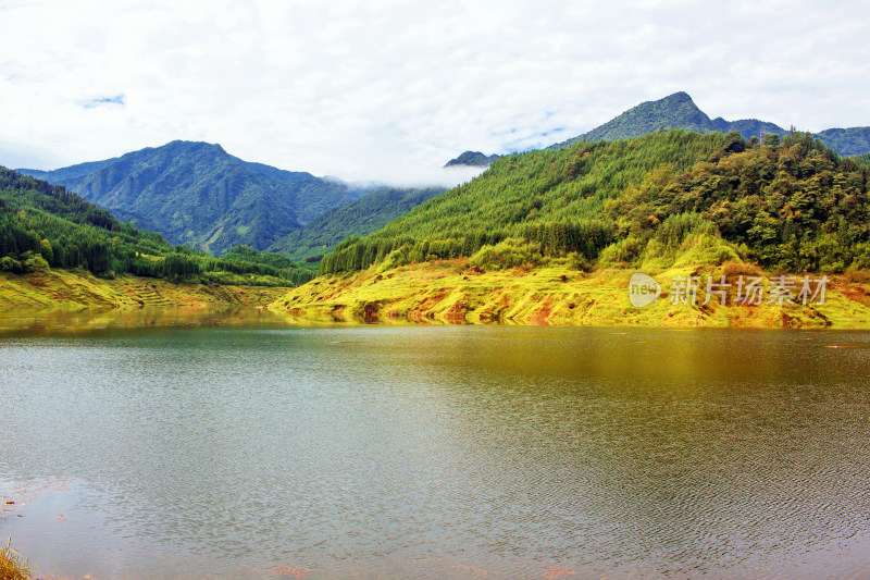 风景湖泊雅女湖