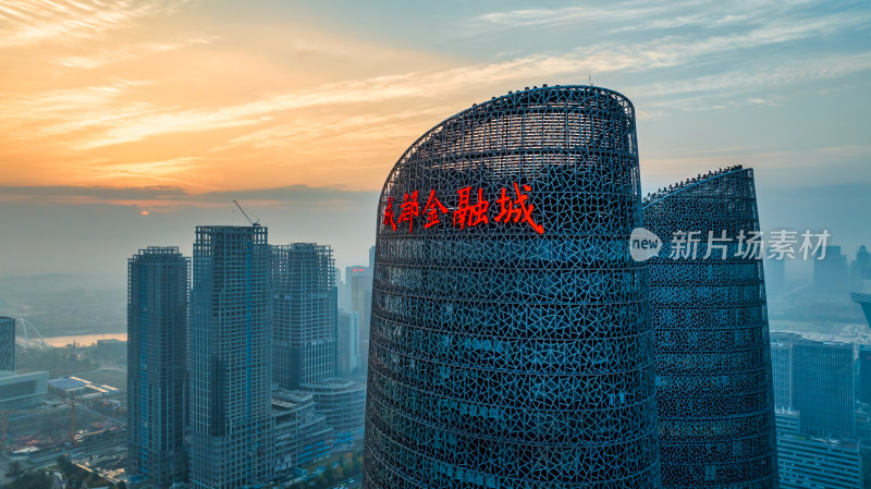 四川省成都金融城标志性建筑双子塔清晨风光