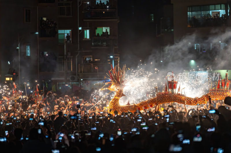 广东梅州中国非遗顺丰火龙狂舞夜焰火龙腾