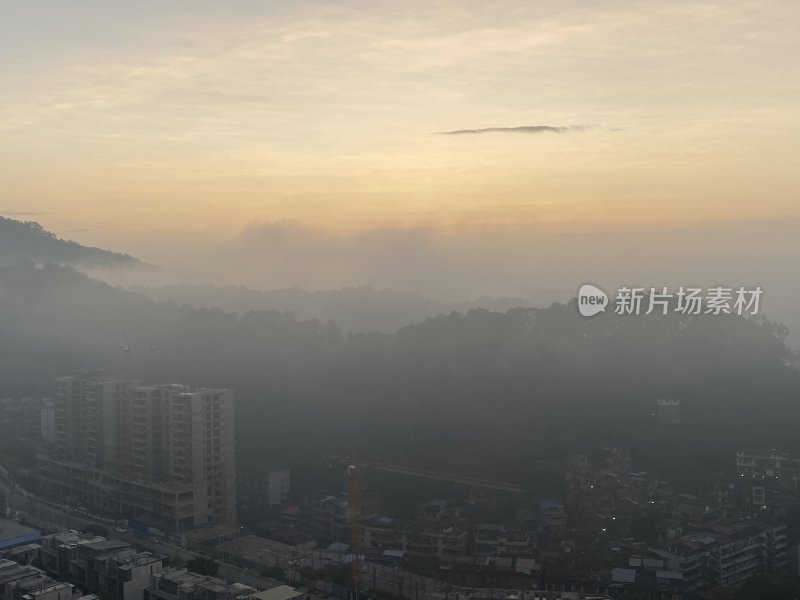 广西梧州明珠塔日出和云海