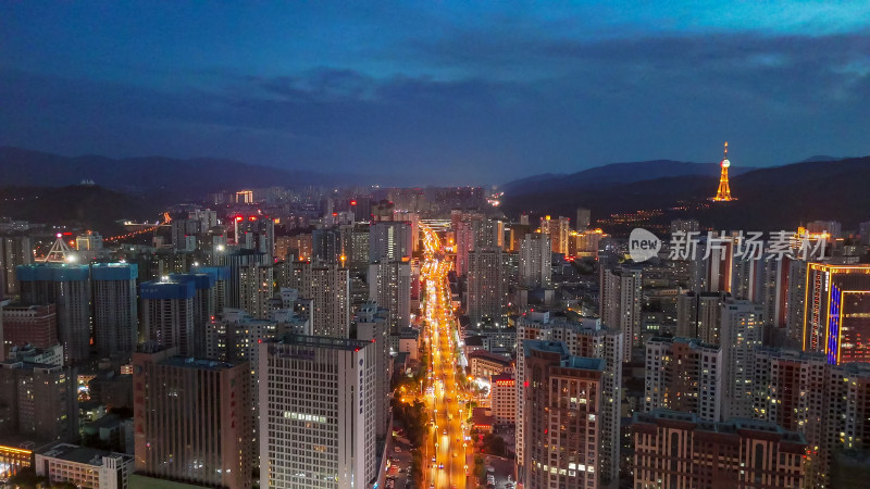 青海西宁蓝调时刻夜幕降临夜景航拍图