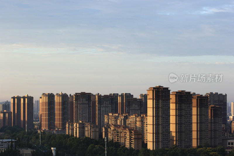 晨光中的成都市温江区建筑风光