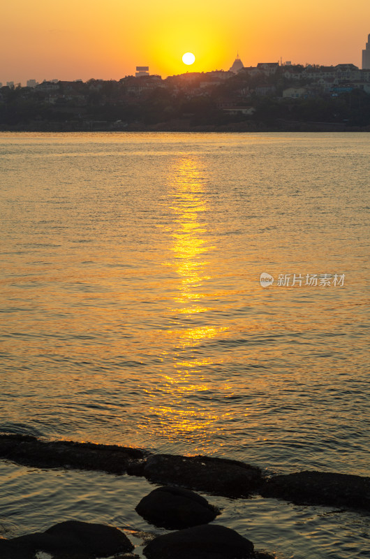 青岛海滨落日风光