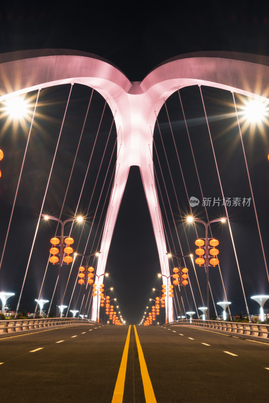 成都锦江府河上的锦尚大桥拱形建筑