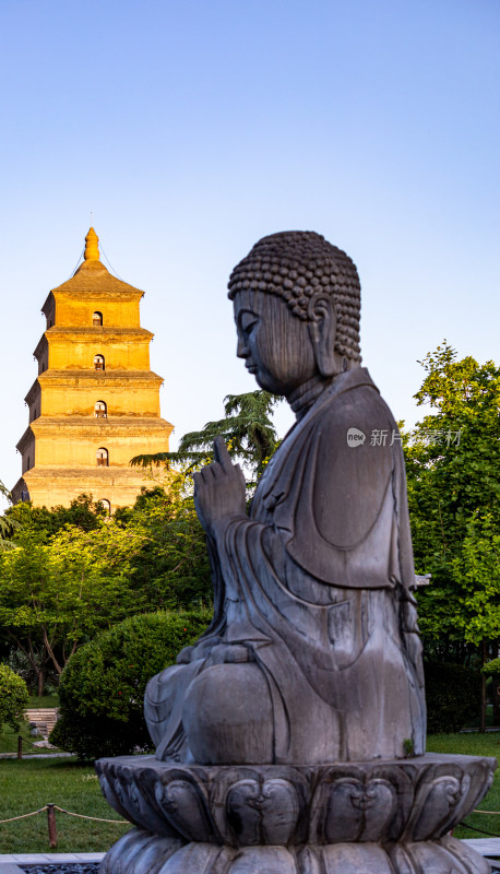 西安大慈恩寺遗址公园大雁塔释迦牟尼坐像