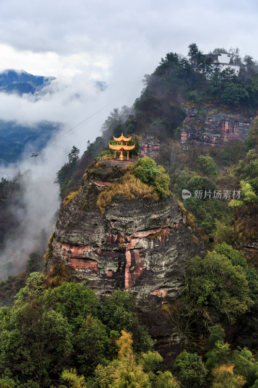 唯美清晨齐云山云海古建筑风光