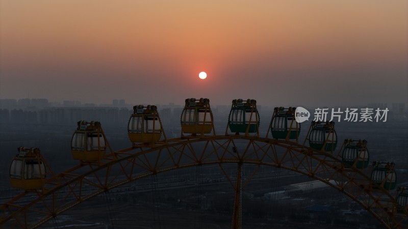 宁夏银川夕阳下的摩天轮城市景观