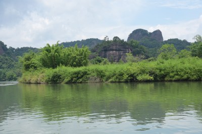 广东韶关：水上丹霞游船锦江沿岸风景