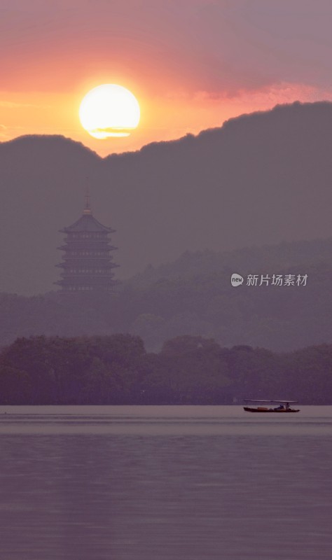 西湖落日雷峰塔风景