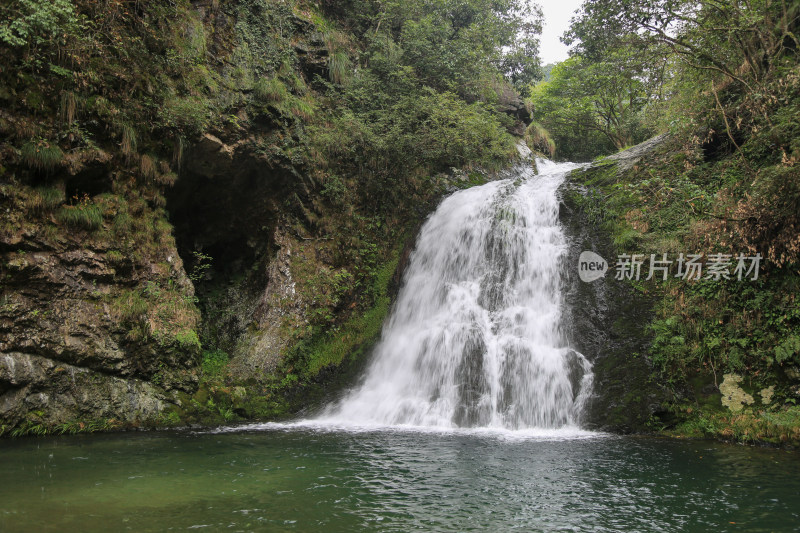 瀑布 溪流 山林