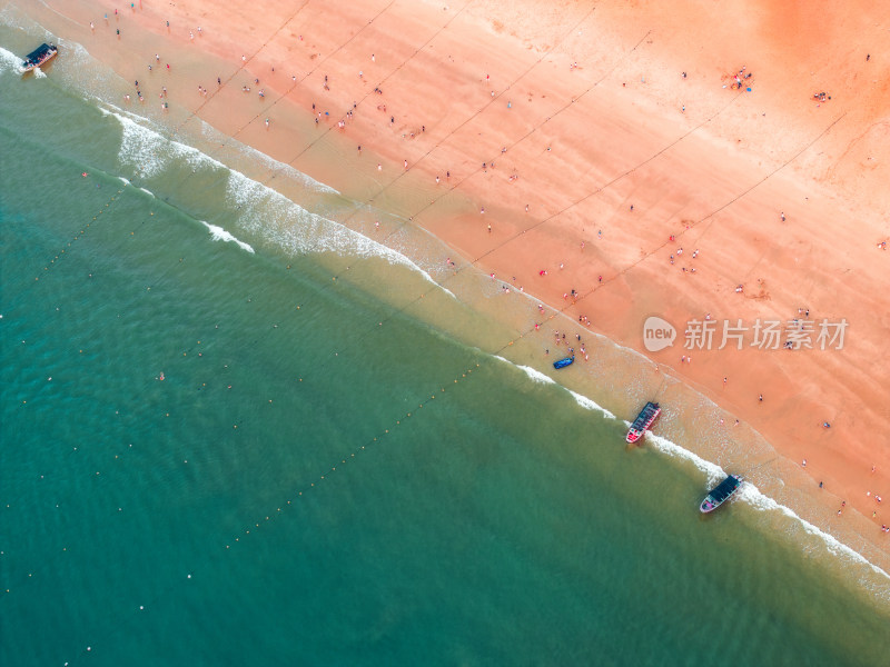 正上方视角航拍汕头南澳岛海滩风光