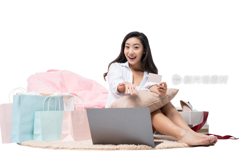 年轻女子网上购物