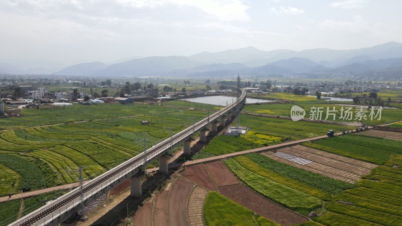 航拍高铁乡村铁路桥与田园风光