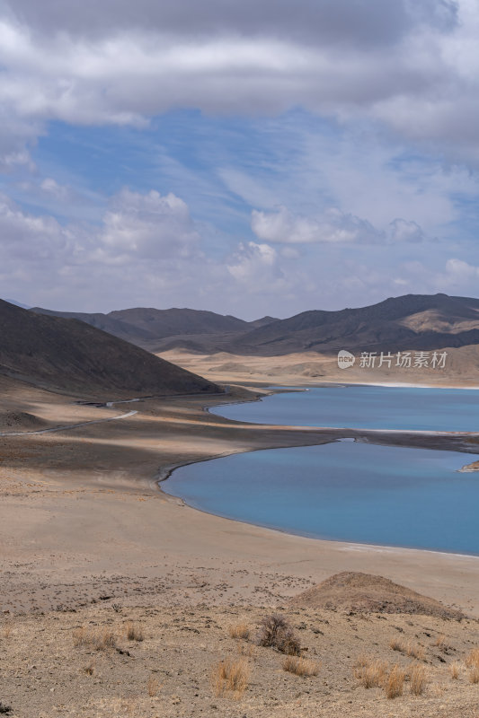 西藏山南羊卓雍措圣湖神湖蓝色藏地圣湖雪山