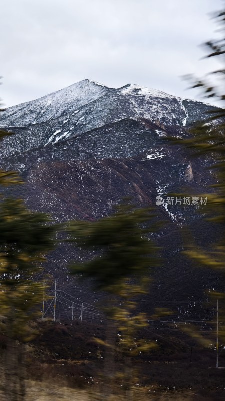 雪山远景图