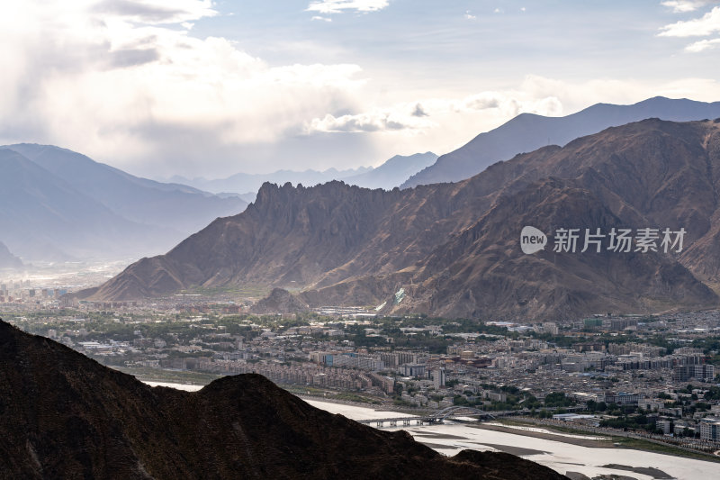 西藏拉萨南山公园远眺高原圣殿布达拉宫全景