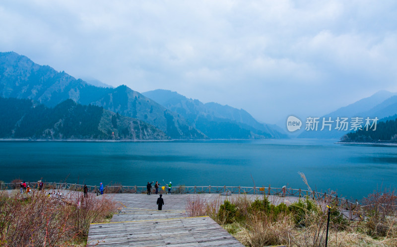 新疆昌吉天山天池旅游景区湖泊山脉自然风光