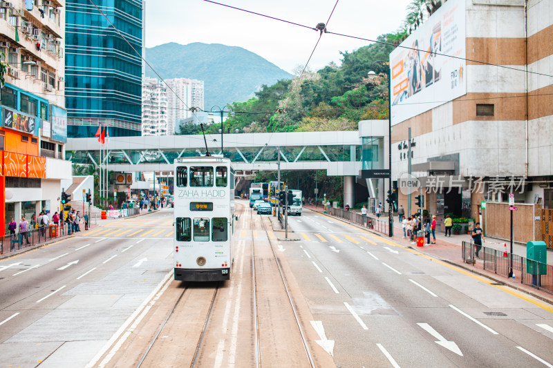 穿梭在香港北角、铜锣湾、中环街头的叮叮车